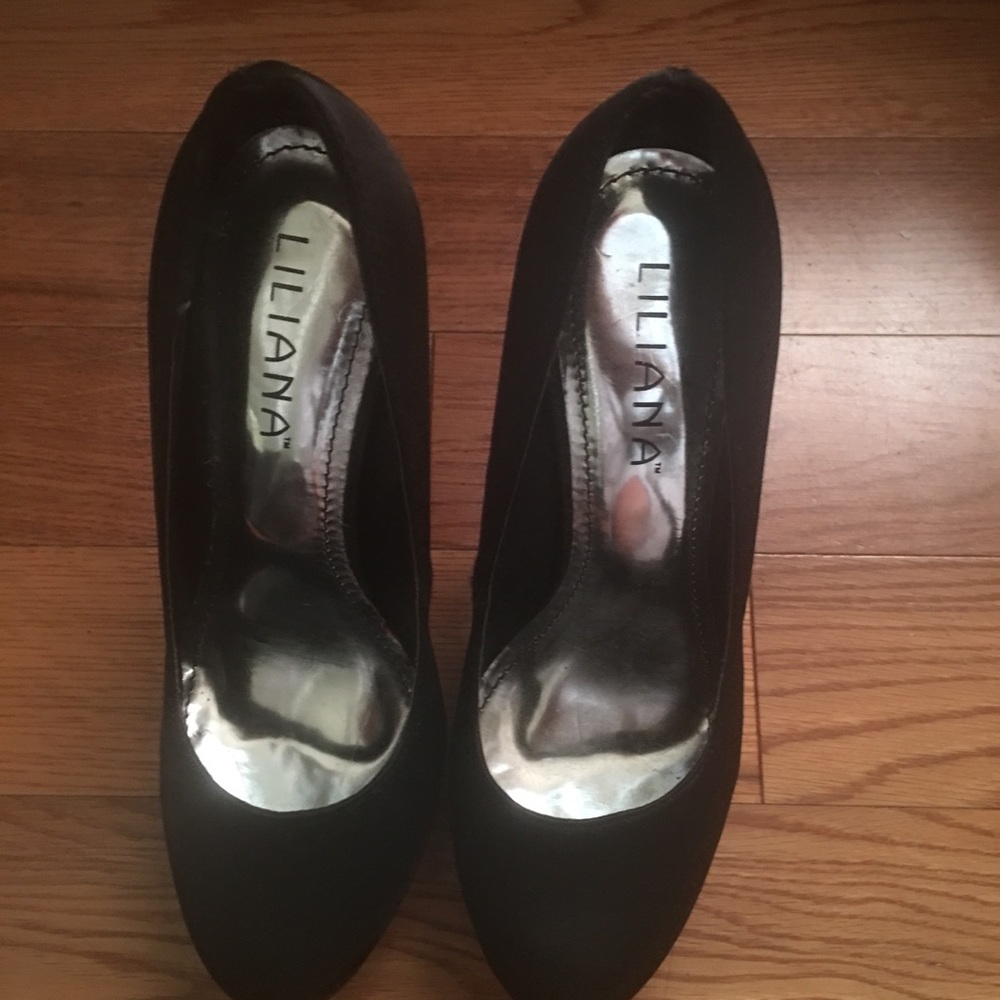 Liliana high heel platform 7.5 black satin shoes